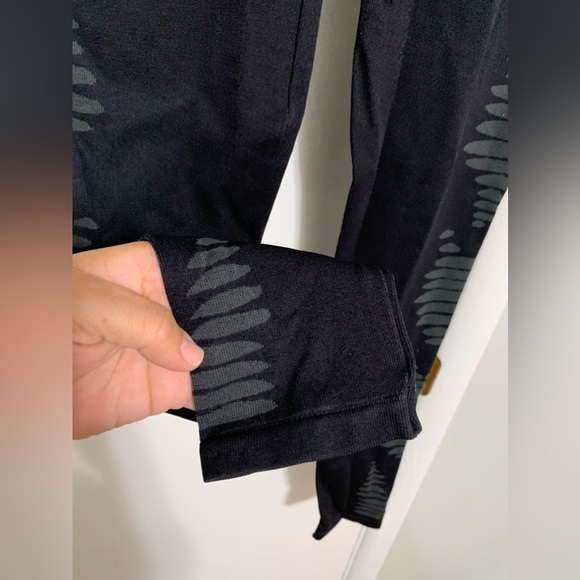 Spanx Leggings Aztec Stripes Seamless Leggings - Picture 3 of 7